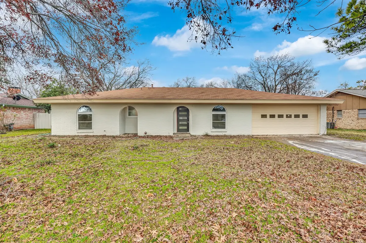 6916 Rebel Road, Forest Hill, TX 76140 - Image #1