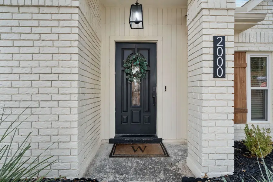 2000 Greenview Drive, Carrollton, TX 75010 - Image #3