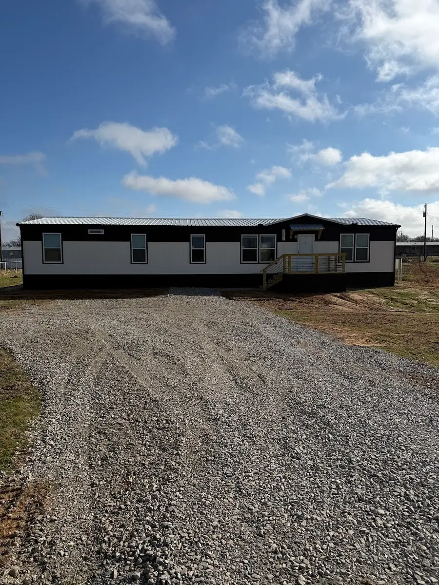 215 Salt Grass Circle, Poolville, TX 76487 - Image #2