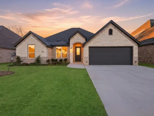 1486 Highland Park Circle, Granbury, TX 76048