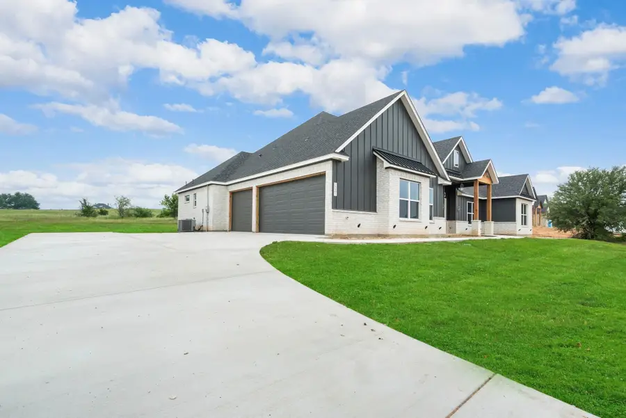 2041 Carrie Court, Weatherford, TX 76088 - Image #2