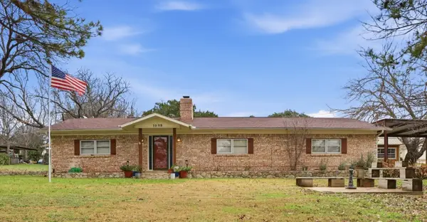 1009 Mustang Trail, Granbury, TX 76049