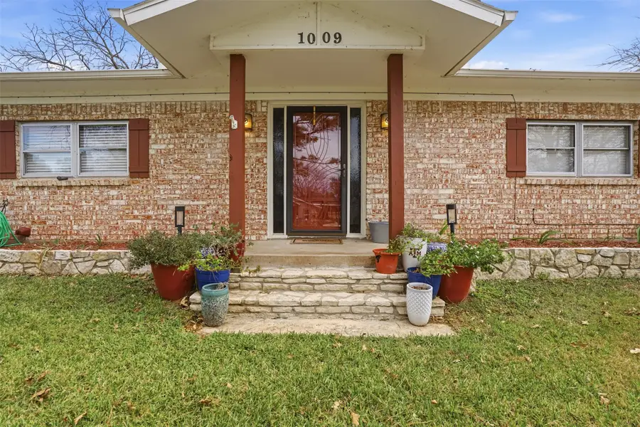 1009 Mustang Trail, Granbury, TX 76049 - Image #2