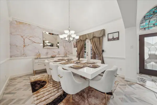 547 Breton Drive, Grand Prairie, TX 75052