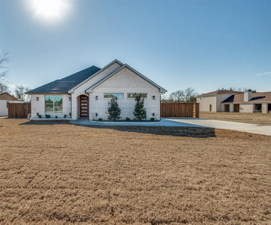 1662 Brookview Drive, Lancaster, TX 75416 - Image #2