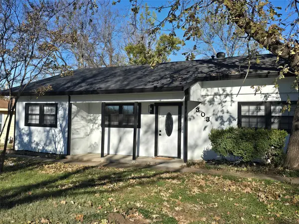 303 Hillcrest Street, Mansfield, TX 76063