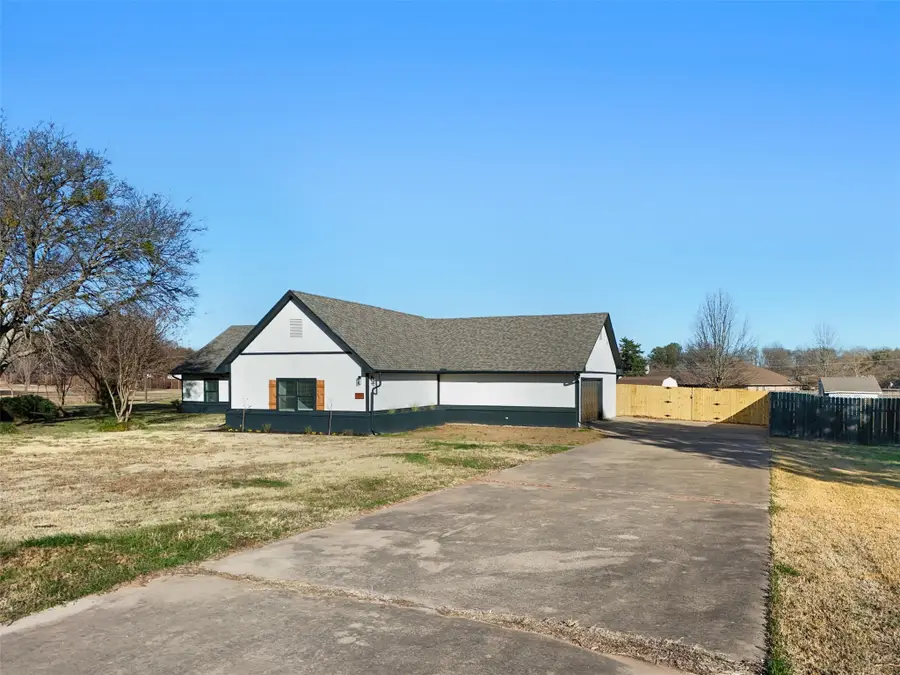 137 S Meadowbrook Drive, Pottsboro, TX 75076 - Image #2