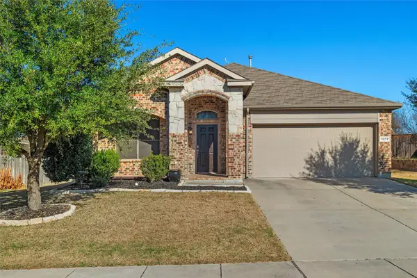 1217 Meadowlakes Drive, Azle, TX 76020