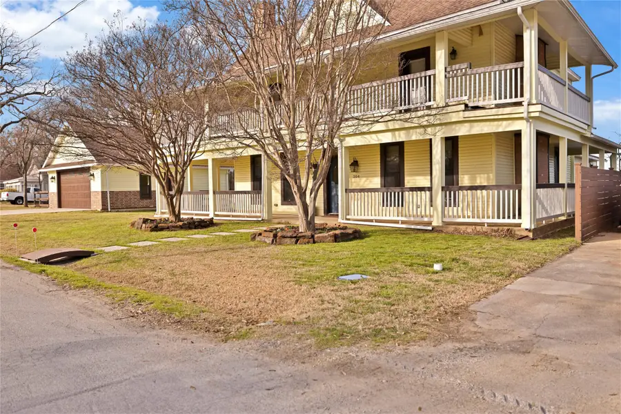 304 N Church Street, Pilot Point, TX 76258 - Image #3