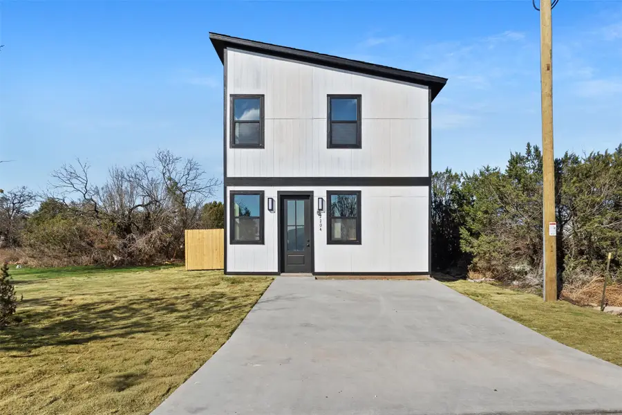 2204 Cedarwood Trail, Granbury, TX 76048 - Image #2