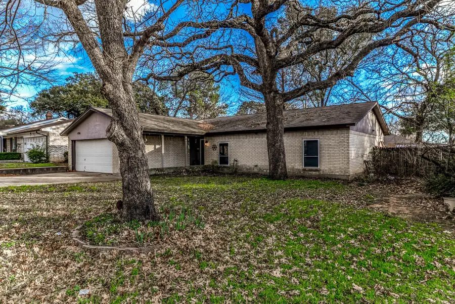 2108 Warwick Drive, Arlington, TX 76015 - Image #2