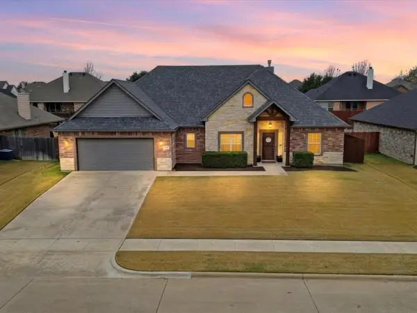 810 Chestnut Grove Drive, Cleburne, TX 76033