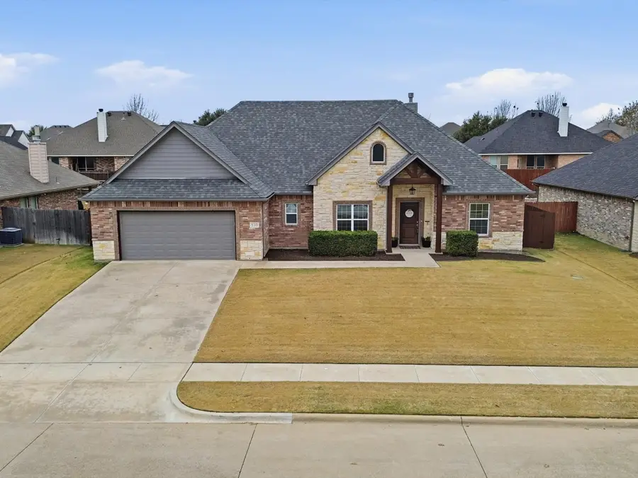 810 Chestnut Grove Drive, Cleburne, TX 76033 - Image #2