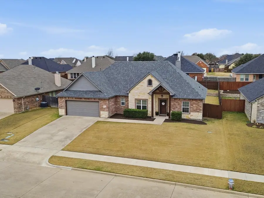 810 Chestnut Grove Drive, Cleburne, TX 76033 - Image #3