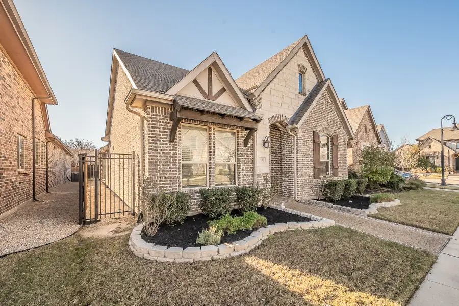 902 Enchanted Wood Drive, Arlington, TX 76005 - Image #2