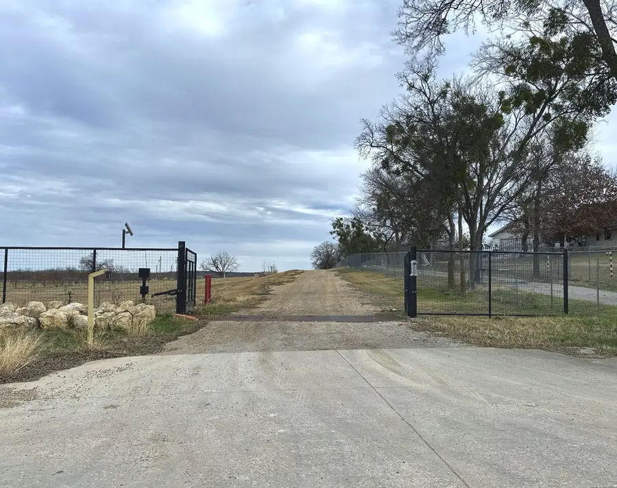 210 N Hurst Road, Burleson, TX 76028 - Image #2