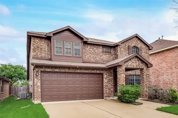 2864 Westover Drive, Grand Prairie, TX 75052