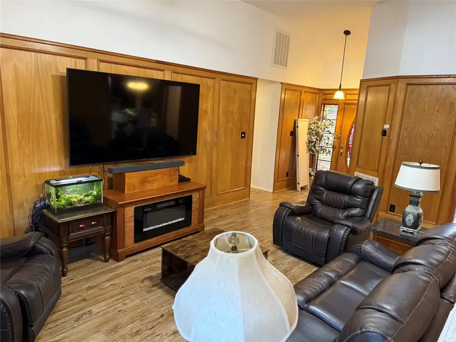 4150 Cedar Drive, Grapevine, TX 76051 - Image #2