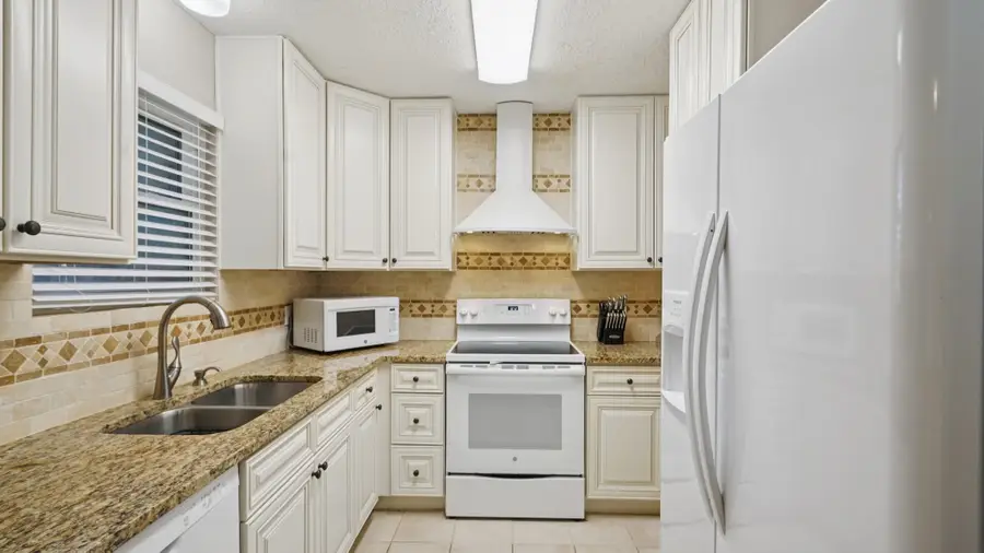 25 Gittiban Place, Pantego, TX 76013 - Image #3