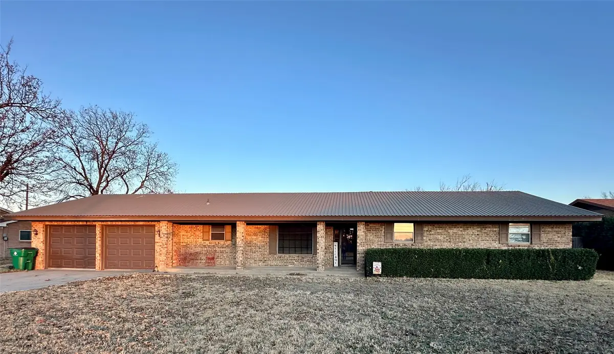 1204 Barbara Drive, Seymour, TX 76380 - Image #1