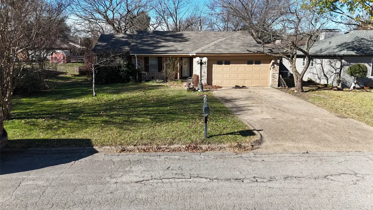 1605 Woodside Lane E, Cleburne, TX 76033 - Image #1