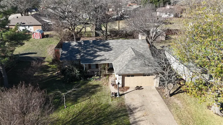 1605 Woodside Lane E, Cleburne, TX 76033 - Image #2