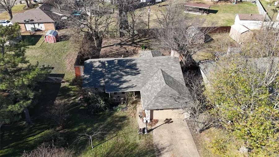 1605 Woodside Lane E, Cleburne, TX 76033 - Image #3