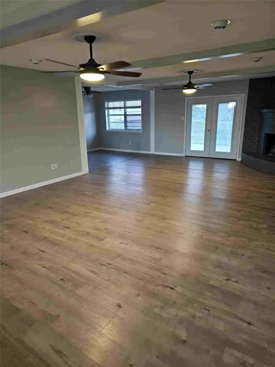 1106 Gifford Drive, Granbury, TX 76048 - Image #2