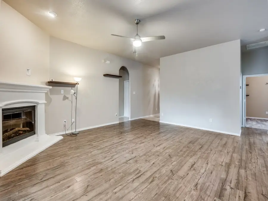 2939 Alyson Way, Grand Prairie, TX 75052 - Image #2