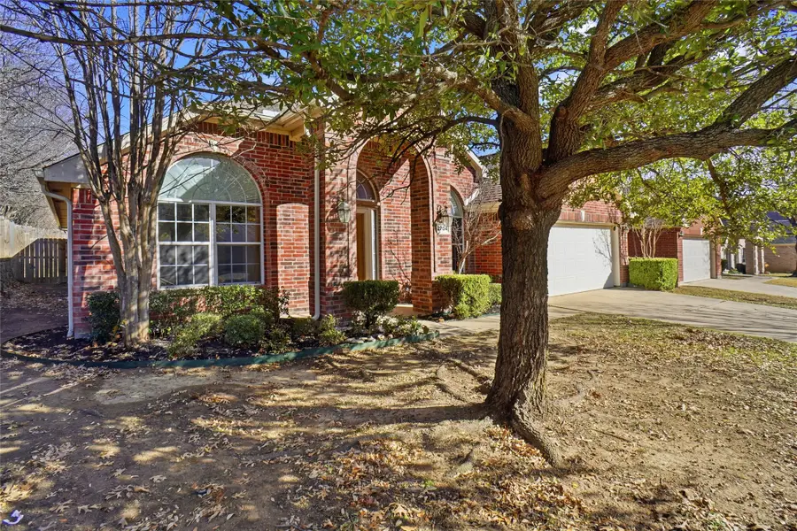 2704 Hearthside Lane, Mansfield, TX 76063 - Image #2