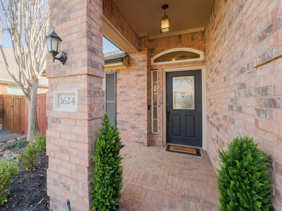 1624 Knoll Ridge Circle, Corinth, TX 76210 - Image #3