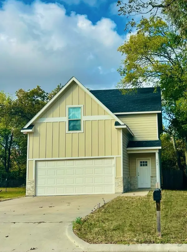 103 E 15th Street, Bonham, TX 75418