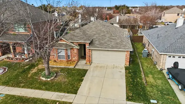 1052 Cottonbelt Drive, Saginaw, TX 76131