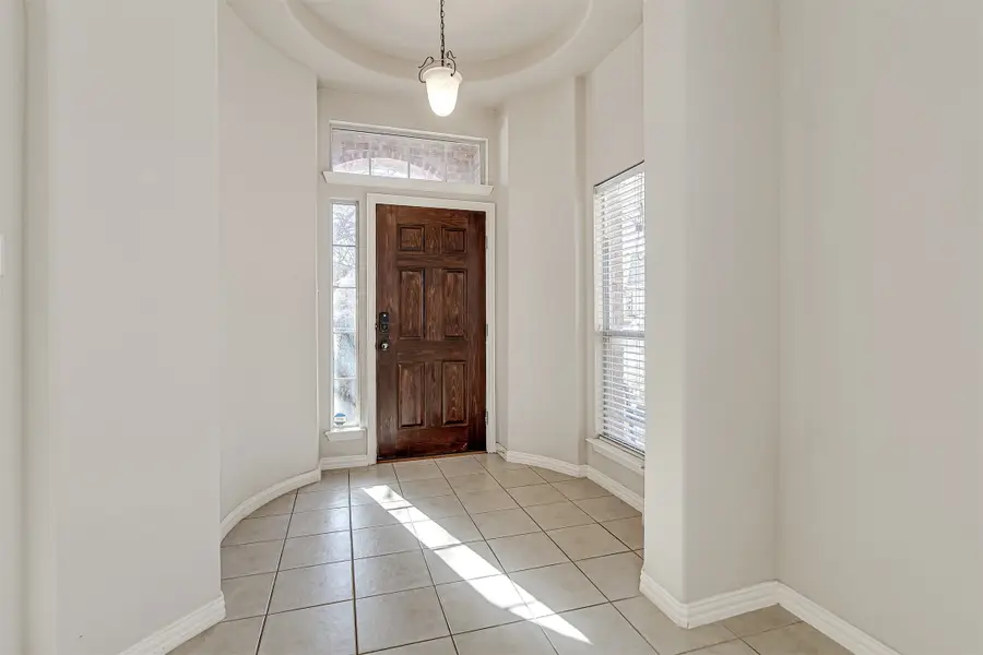 729 Red Elm Lane, Fort Worth, TX 76131 - Image #2