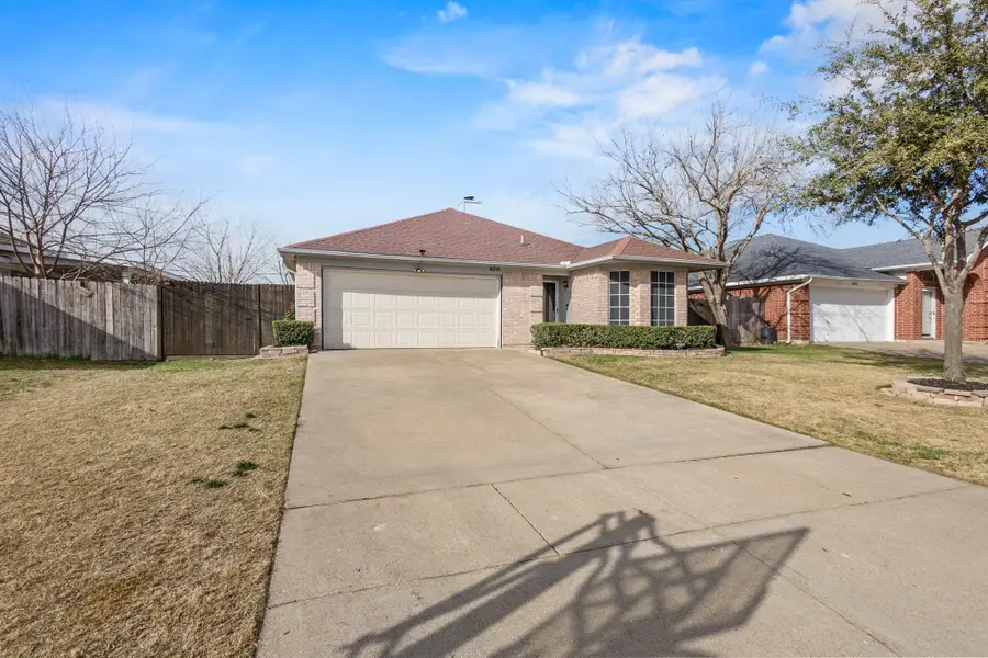 6318 Brookbriar Court, Arlington, TX 76018 - Image #2