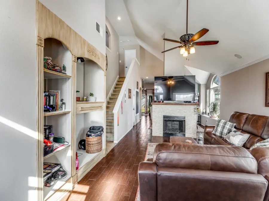 716 Fox Run Trail, Saginaw, TX 76179 - Image #3