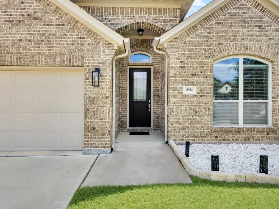 5933 Dunnlevy Drive, Fort Worth, TX 76179 - Image #2