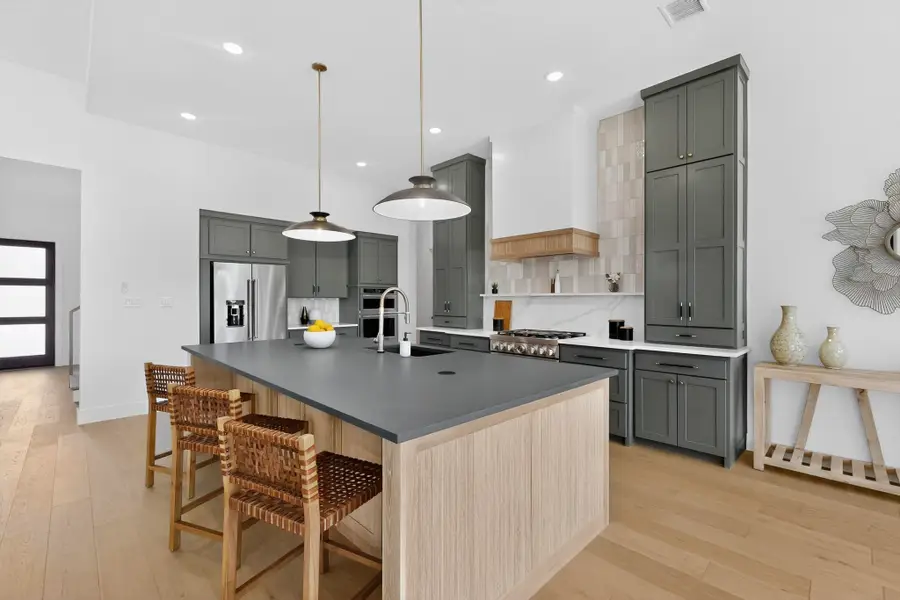 1770 Coopers Hawk Drive, Arlington, TX 76005 - Image #3