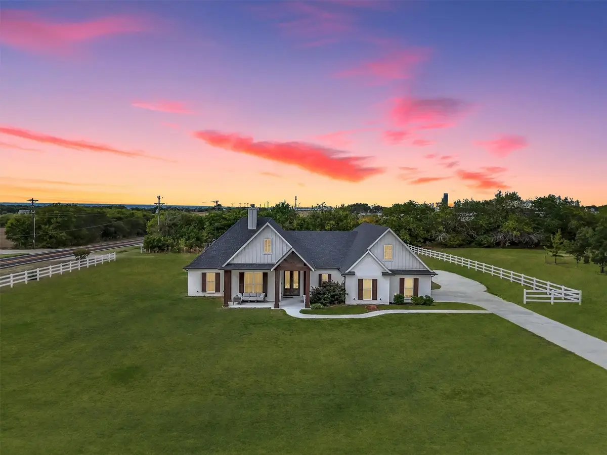 101 Sky Way, Rhome, TX 76078 - Image #1