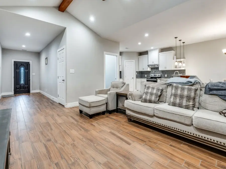 908 E Decatur Street, Ennis, TX 75119 - Image #2