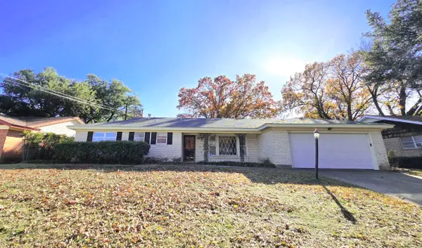 5708 Starlight Drive, Haltom City, TX 76117