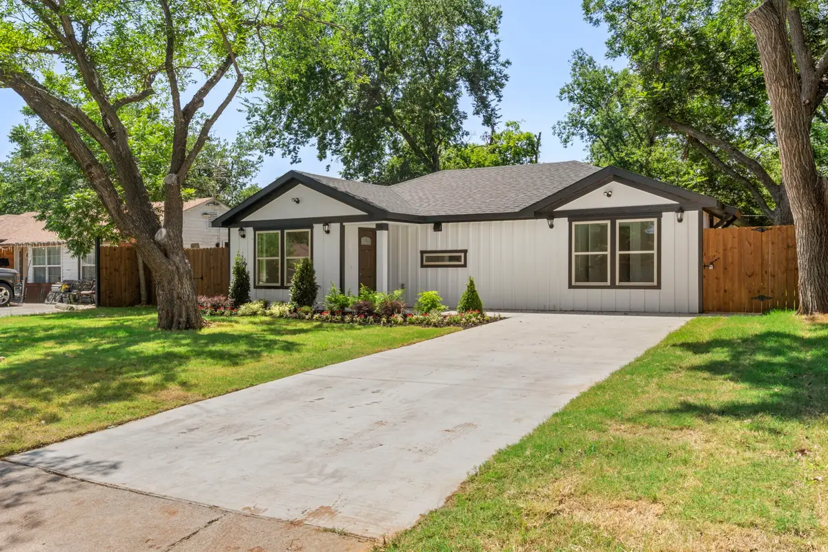 825 Apache Trace, Grand Prairie, TX 75051 - Image #1