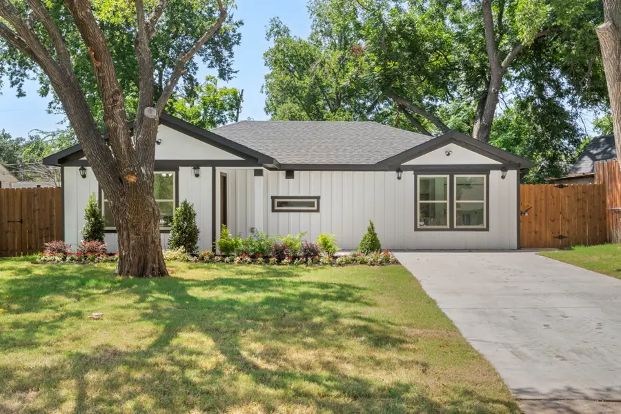 825 Apache Trace, Grand Prairie, TX 75051 - Image #2