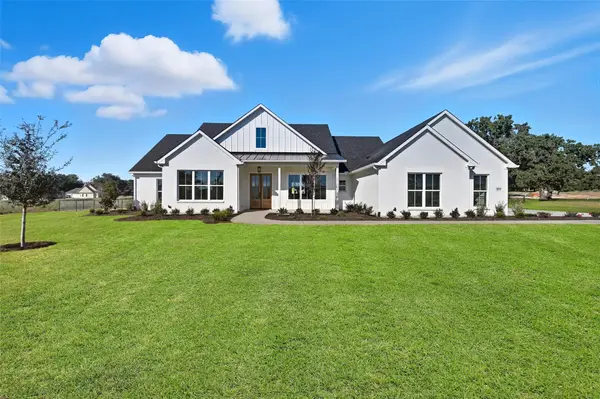 1033 Arbor Vista Drive, Azle, TX 76020