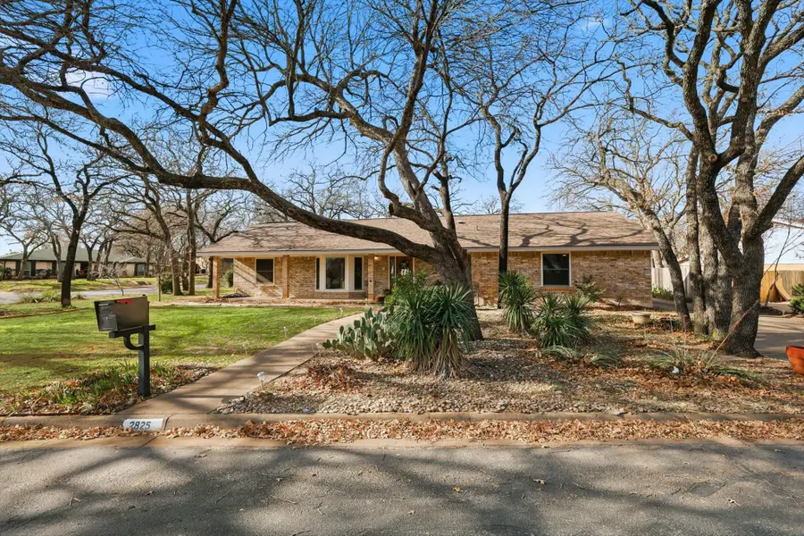 2825 Winterhaven Drive, Hurst, TX 76054 - Image #3
