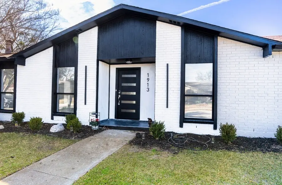 1913 Edna Smith Drive, Garland, TX 75040 - Image #2