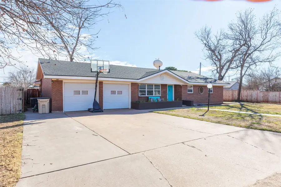 715 Avenue J, Anson, TX 79501 - #2