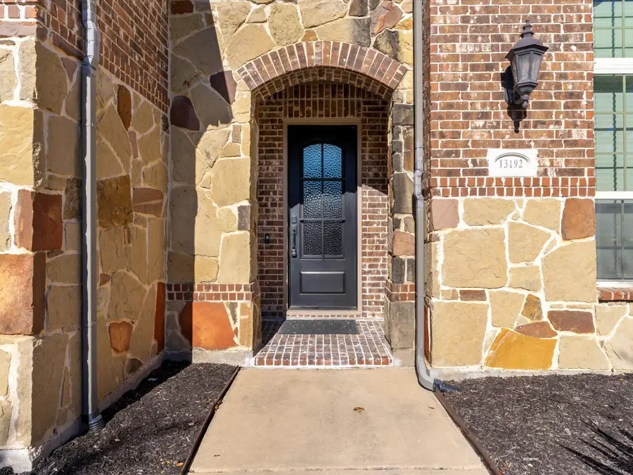 13192 Mapleton Drive, Frisco, TX 75035 - Image #2