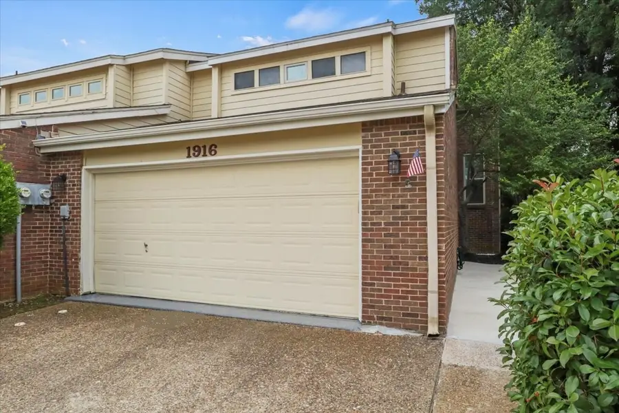 1916 Shorewood Drive, Grapevine, TX 76051 - Image #2