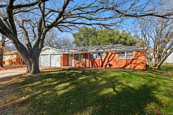 1204 Crestview Drive, Hurst, TX 76053